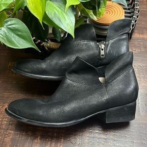 EUC Seychelles Leather Booties